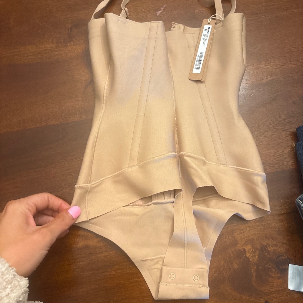 Skims corset shapewear with tags